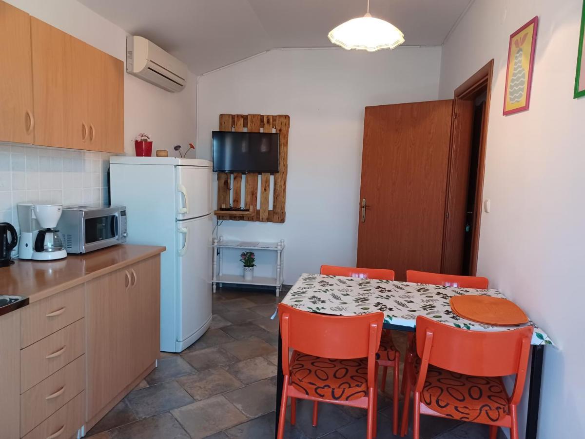 Apartments Ivic Rab Town Exterior foto